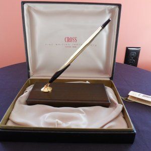 Like New Cross Desk Set w/Gold Plated Pen